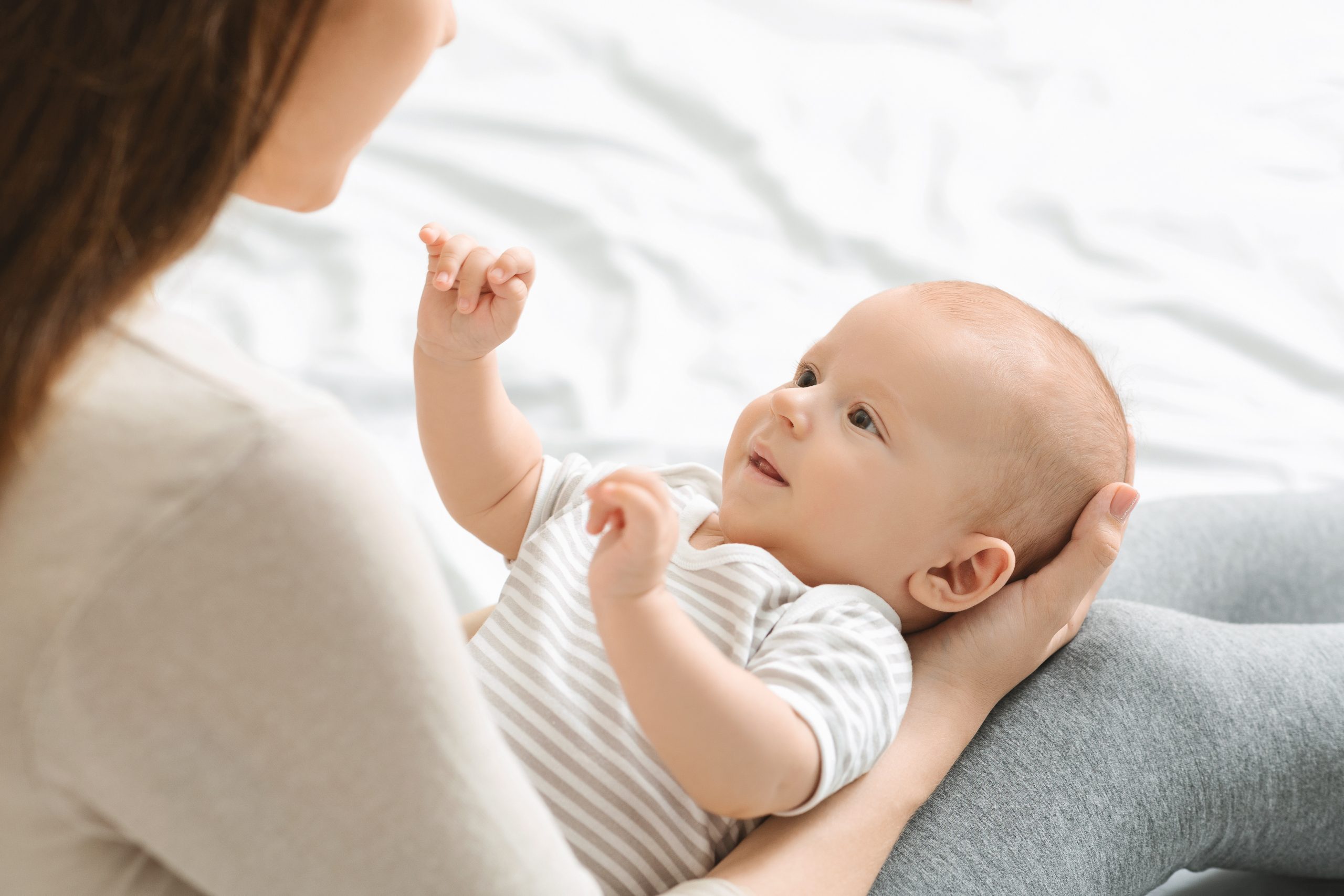 Come vestire un neonato in base alla temperatura